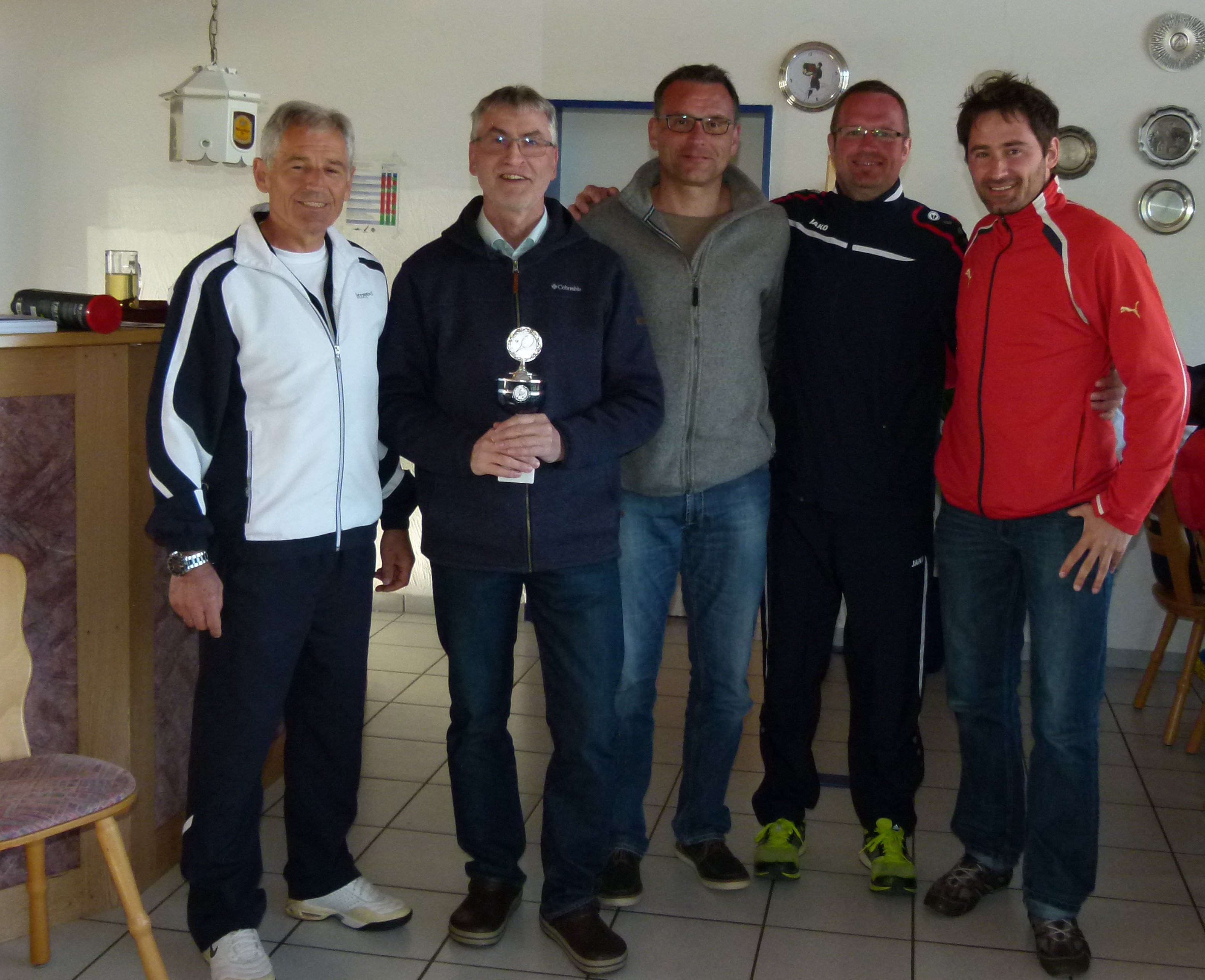 Von links nach rechts: Sportwart Dieter Abele, Karl Wiedmann, Richard Scheiner, Klaus Raab und Steffen Mezger bei der Siegerehrung.